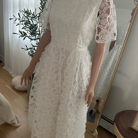 JUST ME LIFE’S PATHWAYS WHITE FLORAL EMBROIDERED MIDI FORMAL WEDDING DRESS - Picture 7 of 7